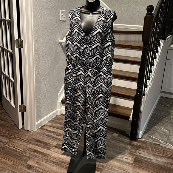 Blue and White J. Crew Linen Jump Suit side pockets 2 decorative back pockets - Picture 3 of 9